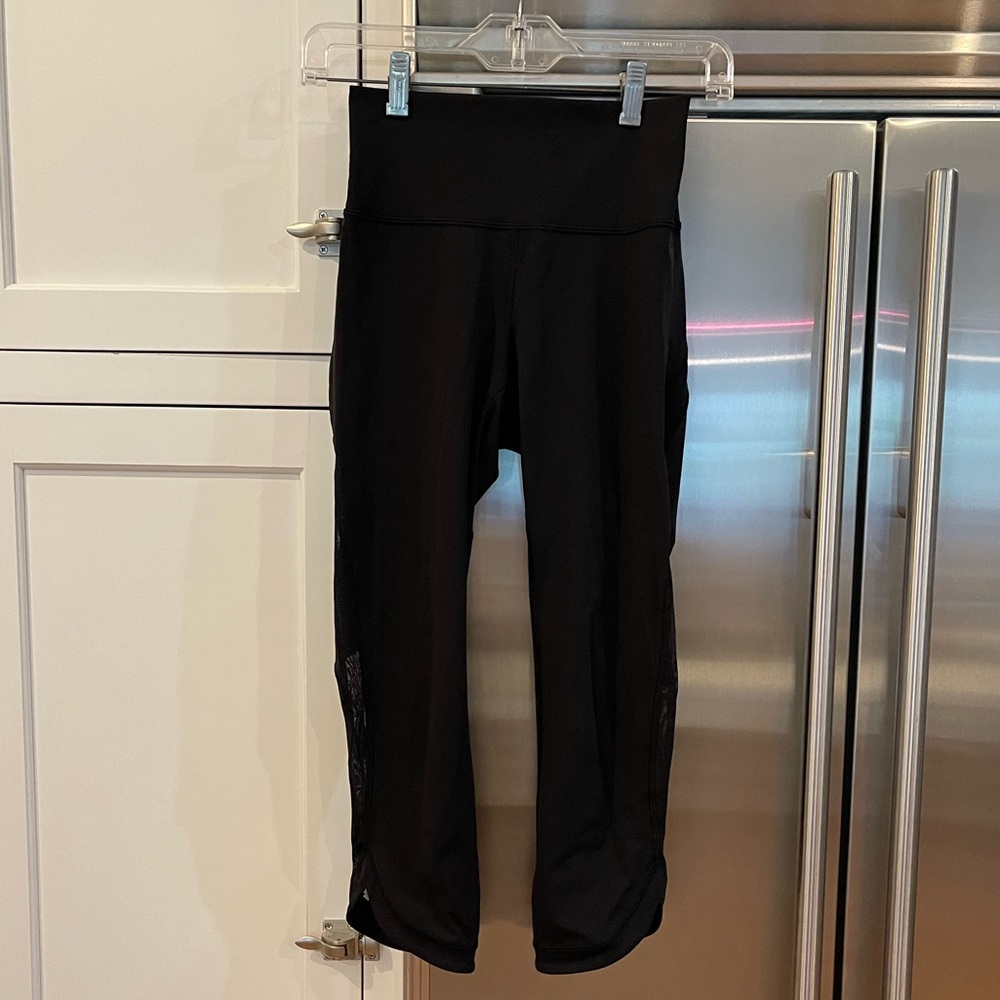Lululemon Cropped Leggings with Poka Dot Mesh Backs Size 4